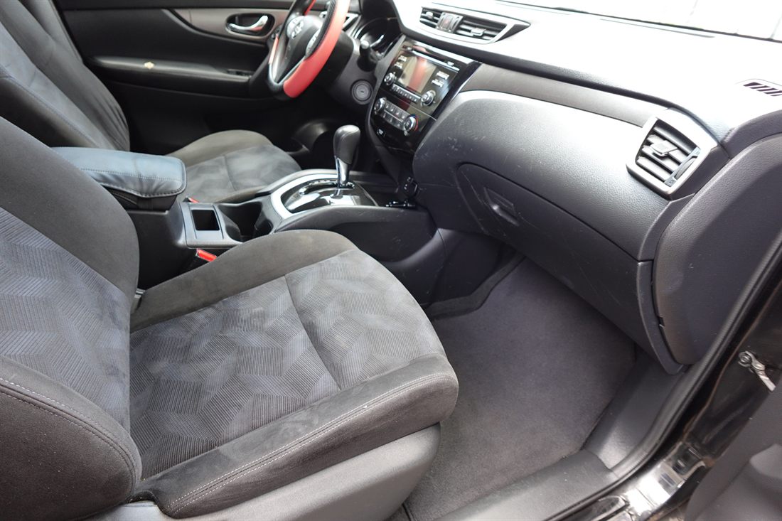 Nissan Rogue cloth seats after shampooing and extraction